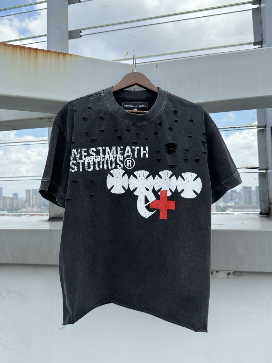 Custom heavyweight graphic streetwear T-shirt manufactured by Huaxing Apparel